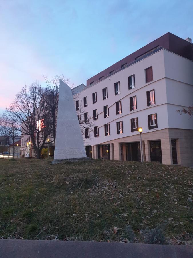 Apartman Viktoria Tuzla Luaran gambar